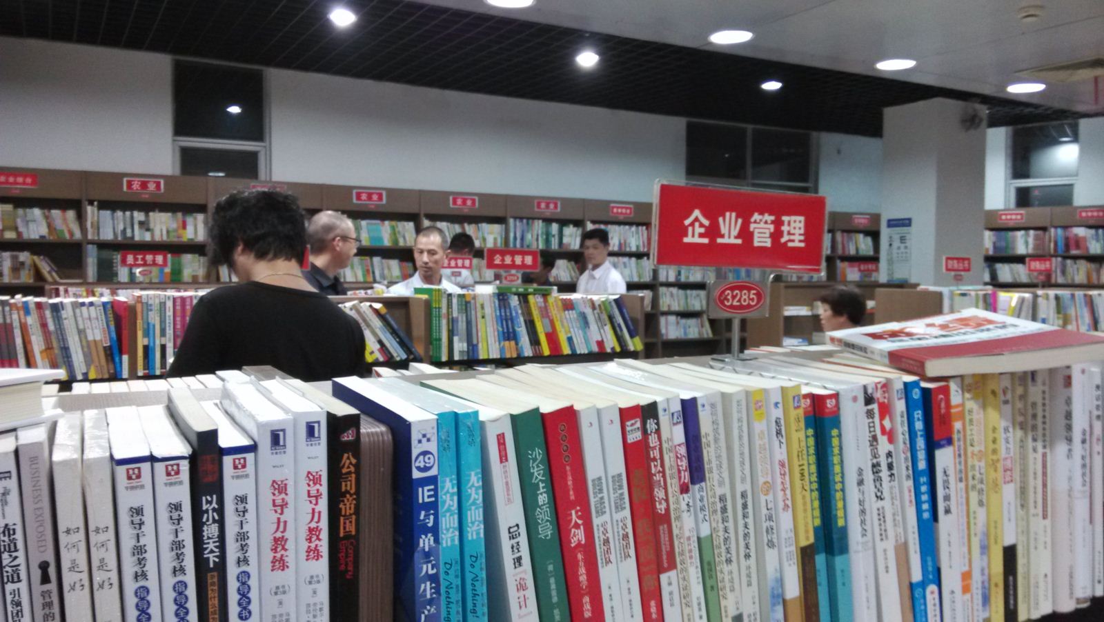 定制帽子廠小編：如何讀書？